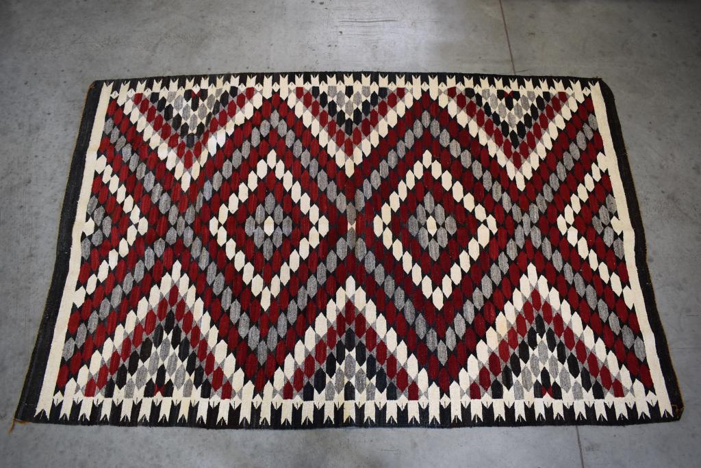 HUGE 1930'S NAVAJO NATIVE AMERICAN RUG (1 of 3)