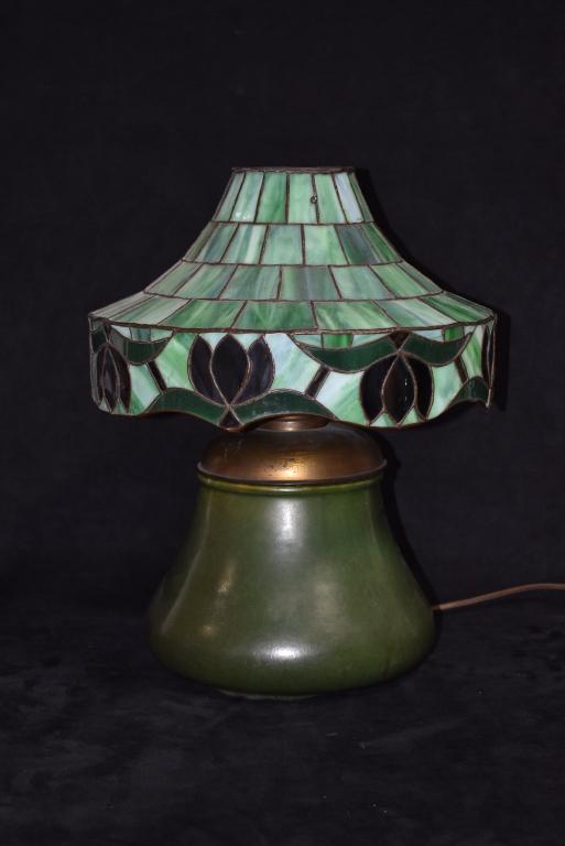 SIGNED HAMPSHIRE POTTERY LAMP WITH LEADED SHADE (1 of 7)
