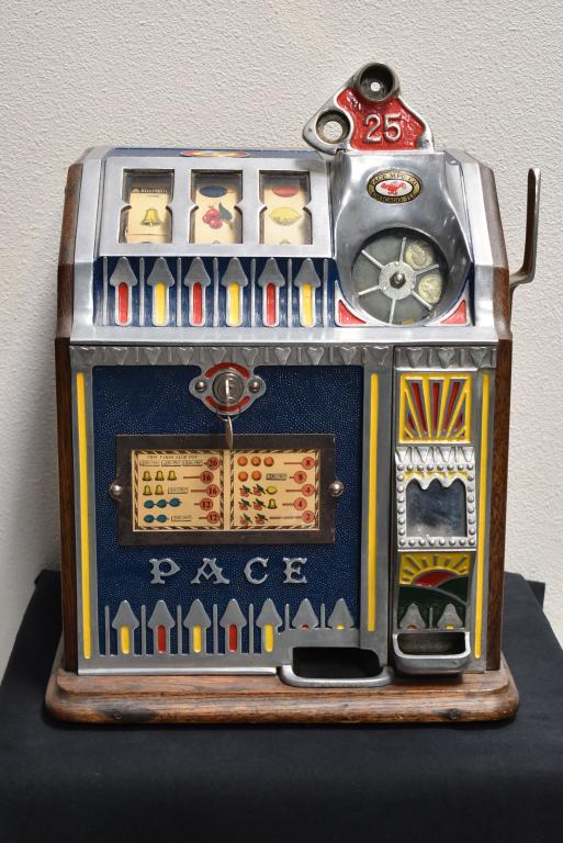 25 CENT PACE BANTAM SLOT MACHINE (1 of 4)