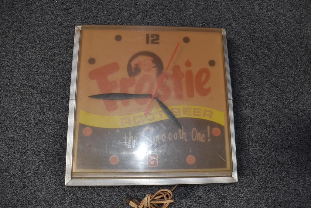 2 SODA METAL & PLASTIC CLOCKS (FROSTIE & PEPSI) (1 of 4)