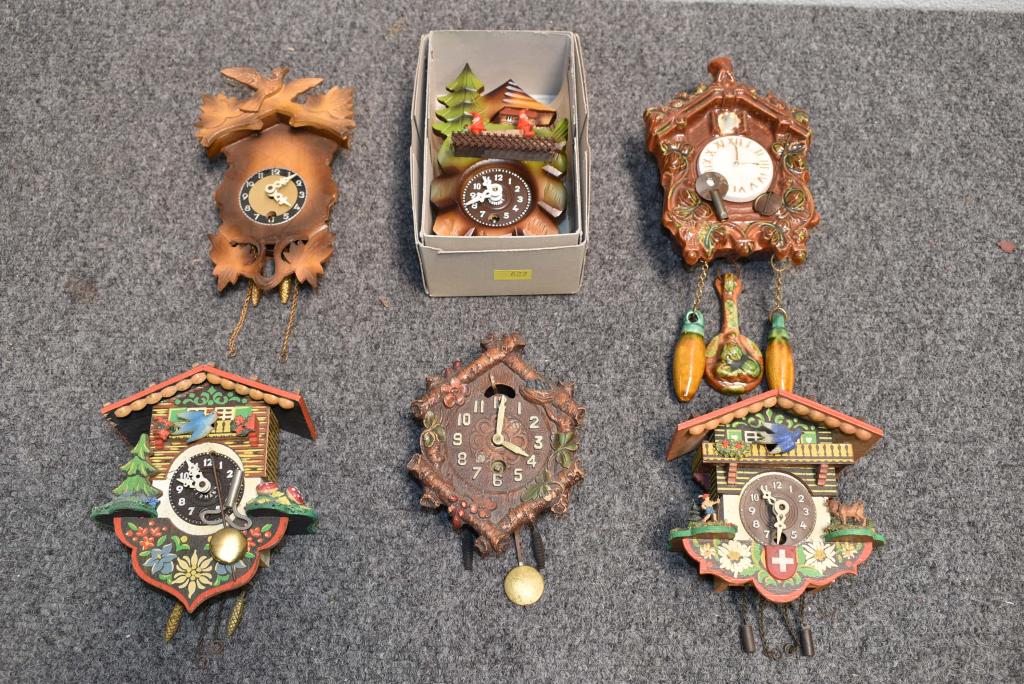 5 MINIATURE GERMAN CUCKOO CLOCKS & PLANTER (1 of 1)
