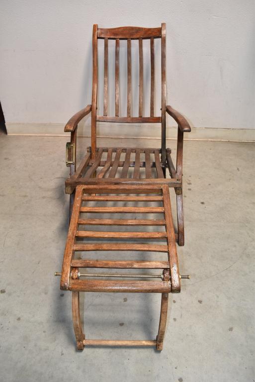 STAMPED QUEEN MARY FOLDING DECK CHAIR (1 of 3)