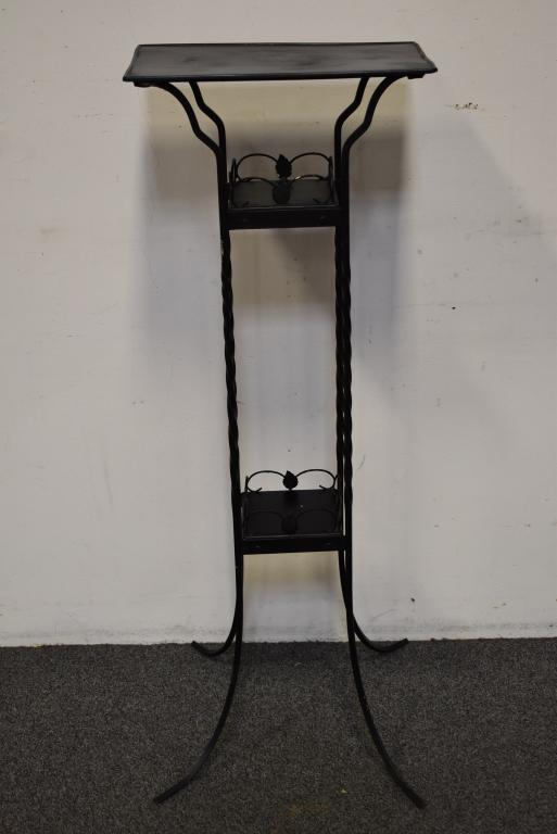 ANTIQUE METAL PLANT STAND Jun 27, 2020 Redlands Antique Auction in CA