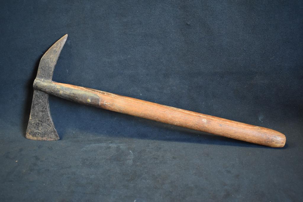 ANTIQUE NATIVE AMERICAN SPIKE TOMAHAWK (1 of 3)