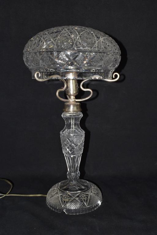 CUT CRYSTAL TABLE LAMP (1 of 3)