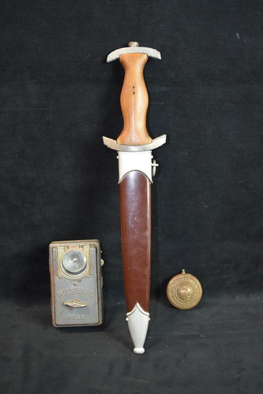 GERMAN WWII DAGGAR, FLASHLIGHT, & FLASK (1 of 6)