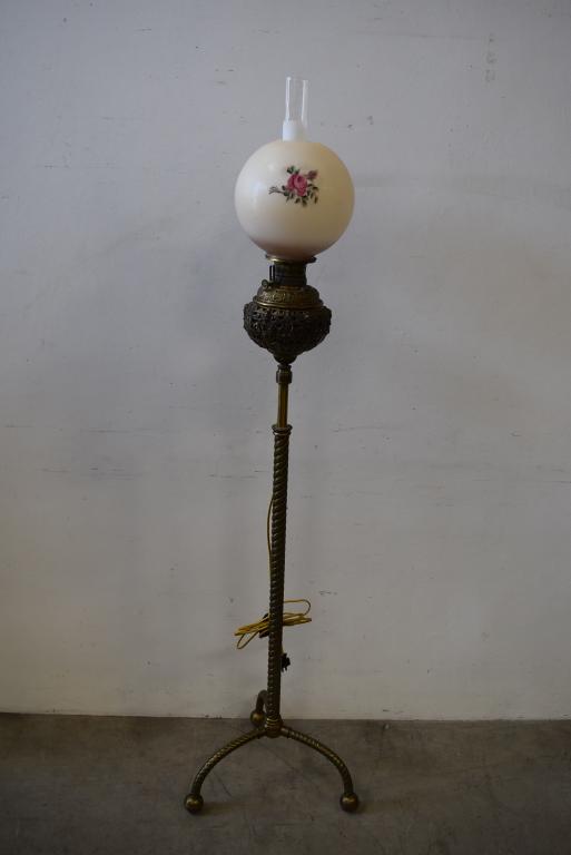 BRASS ORGAN LAMP (1 of 2)