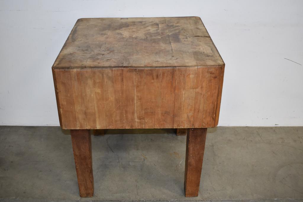 ANTIQUE SOLID WOOD BUTCHER BLOCK (1 of 1)