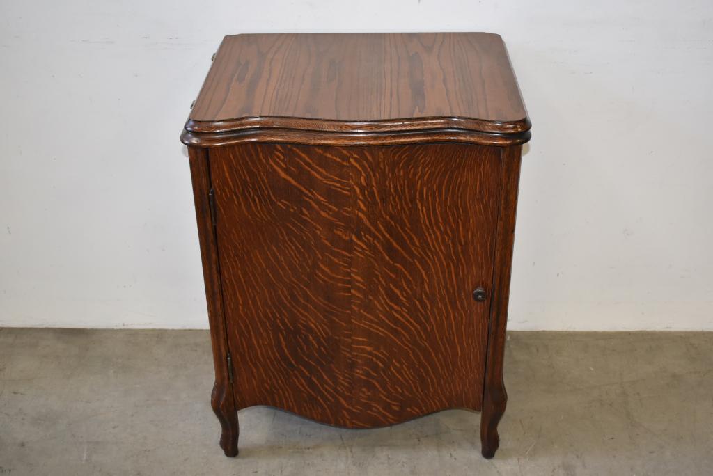 WHITE ROTARY SEWING MACHINE IN CASE (1 of 3)