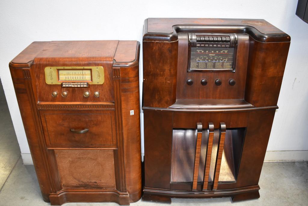 2 FLOOR MODEL RADIOS (1 of 4)