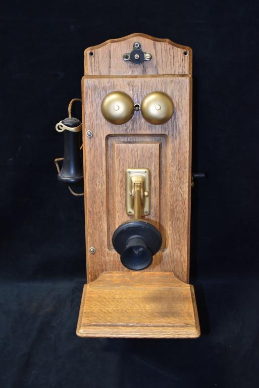 ANTIQUE OAK WALL PHONE (1 of 1)