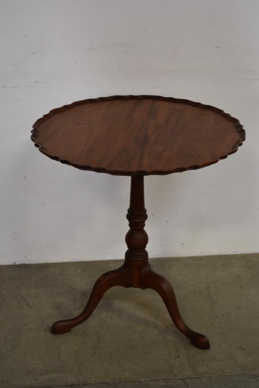 MAHOGANY SCALLOPED TOP TEA TABLE (1 of 1)
