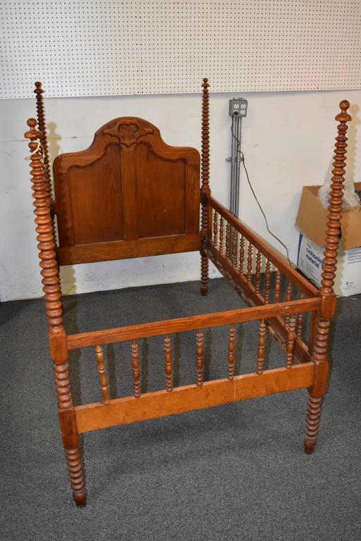 JENNY LIND OAK CHILDS BED (1 of 3)