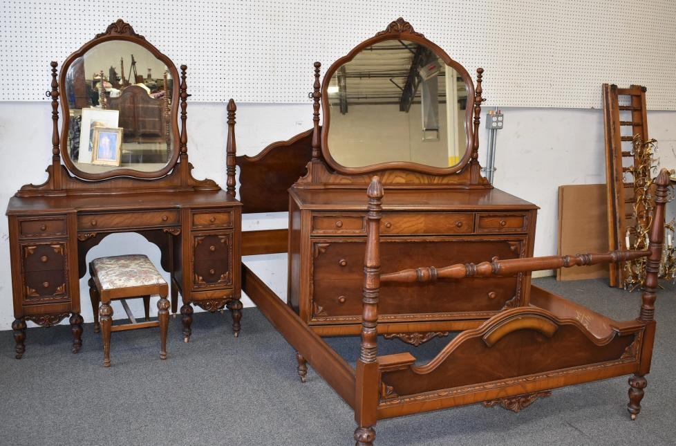 1930'S 4 PC BEDROOM SET (1 of 3)