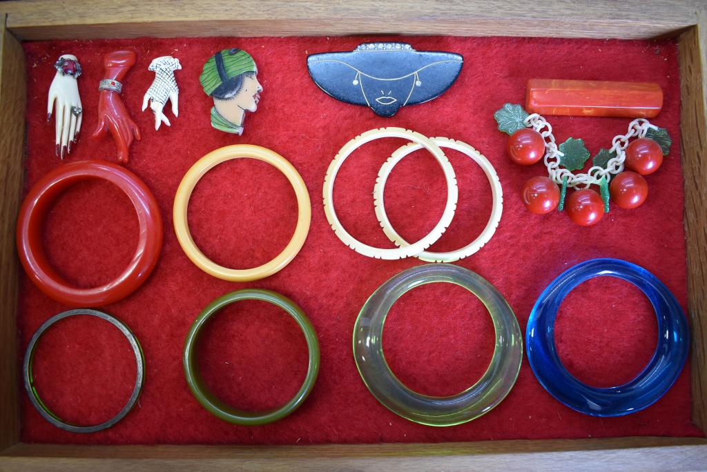 LOT OF VINTAGE BAKELITE & PLASTIC JEWELRY: CHERRY PIN, 3 HAND PINS, 1 LADY PIN, & 8 BANGLE BRACELETS--CASE NOT INCLUDED