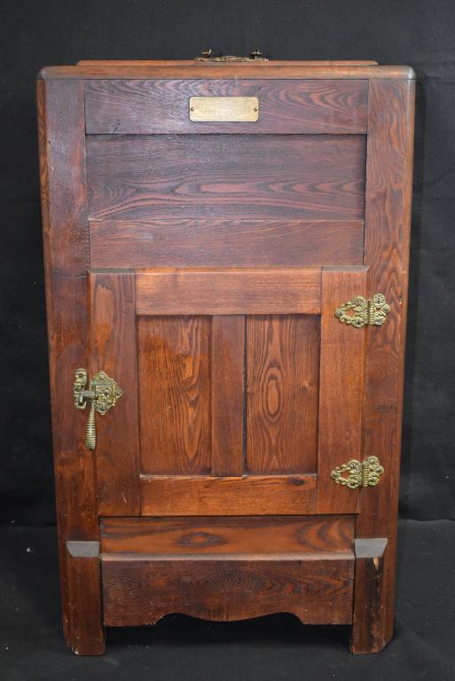 CLARKS REFRIGERATORS ANTIQUE OAK ICEBOX: 23" x 16" x 39"