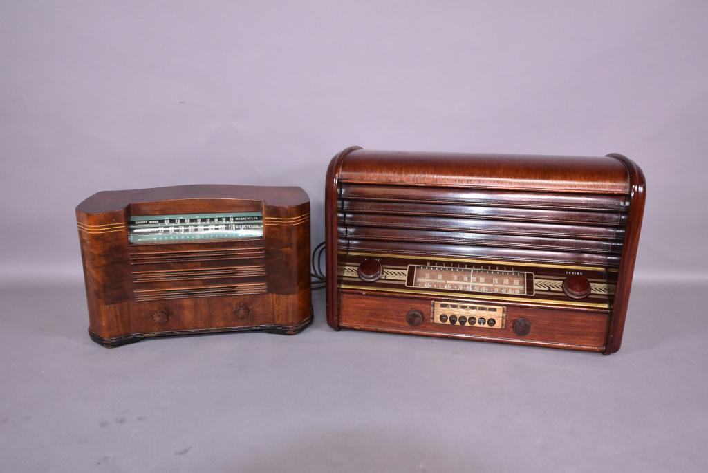 2 ANTIQUE TABLE TOP RADIOS (1 of 4)