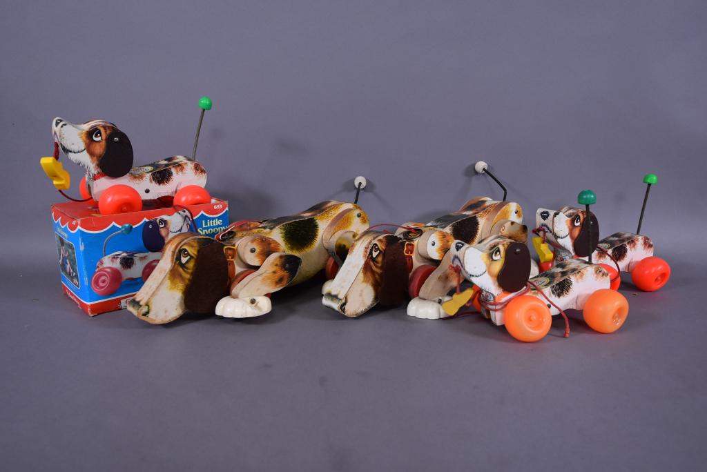 LOT OF 5 VINTAGE FISHER PRICE "SNOOPY" PULL TOYS: 3 LITTLE SNOOPY #693 (1 HAS ORIGINAL BOX)--2 BIG SNOOPY #181 (1 HAS BROKEN LEG)