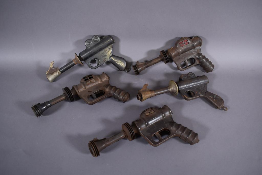5 BUCK ROGERS METAL TOY GUNS (1 of 2)