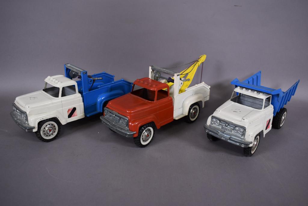 3 VINTAGE HUBLEY TOY TRUCKS (1 of 3)