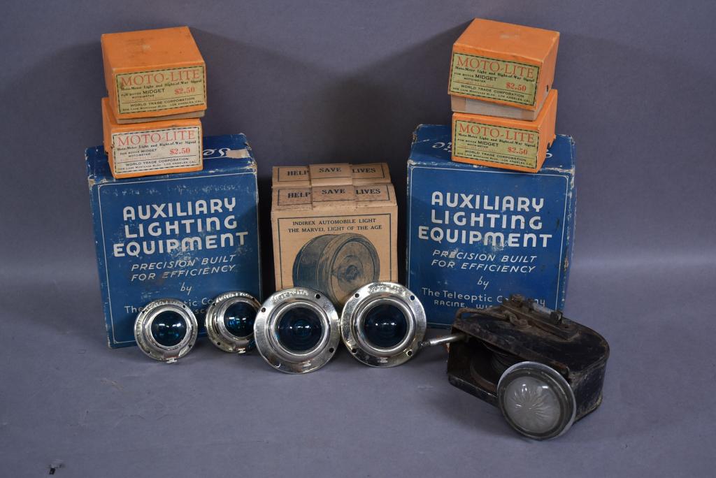 GROUPING OF MISC. VINTAGE AUTOMOBILE LIGHTING (1 of 1)