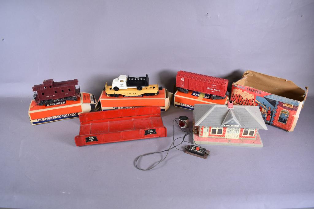 TRAIN MISC. INCL.: LIONEL CARS & MARX ACCESSORIES (1 of 3)