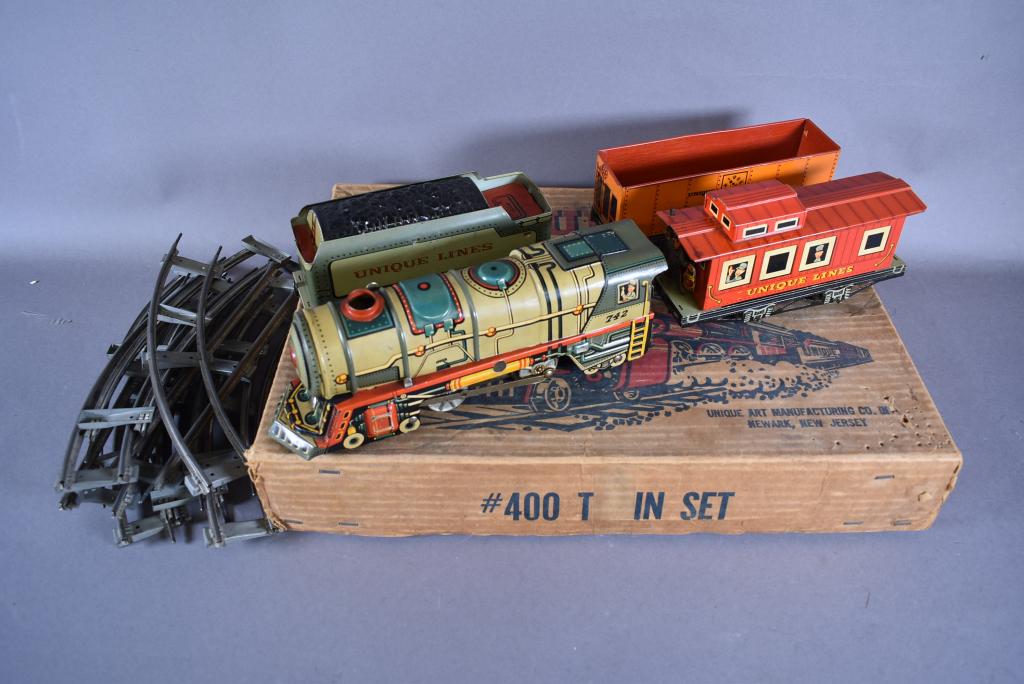 UNIQUE ART MECHANICAL WIND UP TIN TRAIN SET IN BOX (1 of 2)
