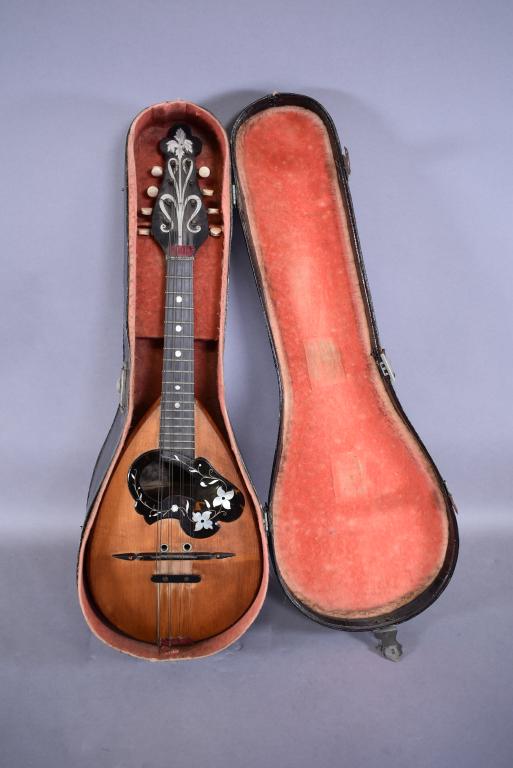 ANTIQUE APOLLO MANDOLIN IN CASE (1 of 4)