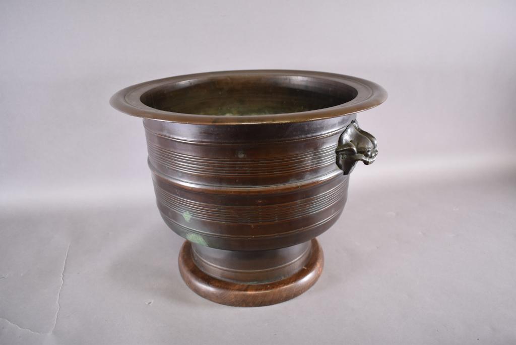 LARGE ANTIQUE CHINESE BRONZE PLANTER (1 of 1)