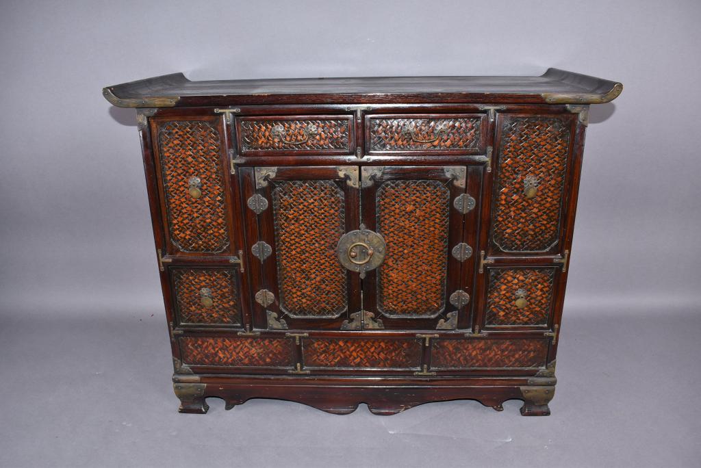 ANTIQUE CHINESE RATTAN & WOOD CHEST (1 of 3)
