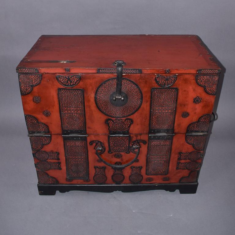 RED LACQUER KOREAN BLANKET CHEST (1 of 5)