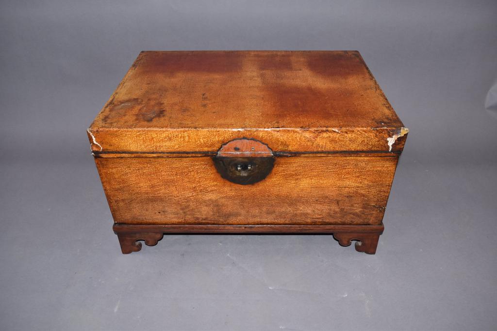 CHINESE LEATHER TRUNK ON STAND (1 of 4)