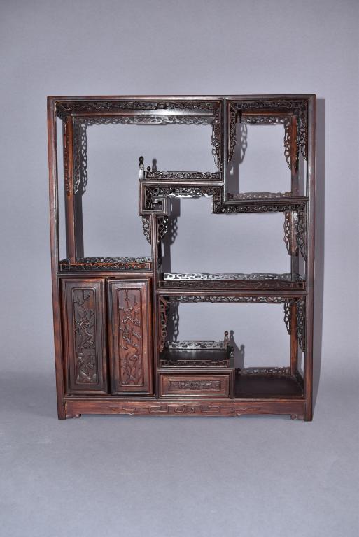 SMALL CARVED CHINESE TABLE TOP CURIO SHELF (1 of 4)