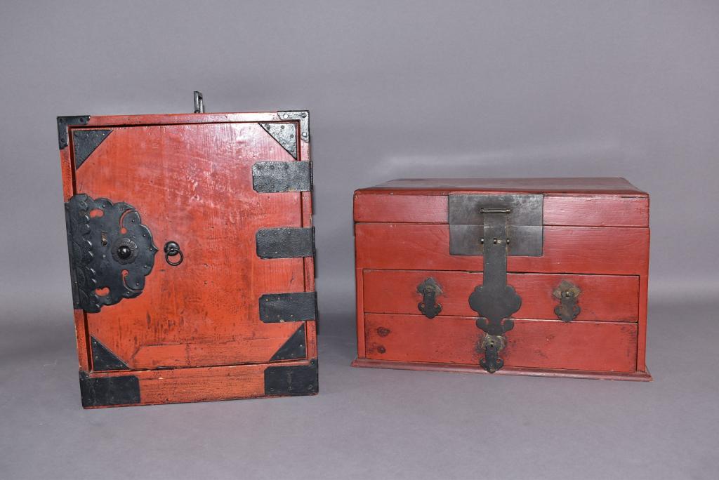 2 CHINESE WOOD BOXES (1 JEWELRY) (1 of 3)