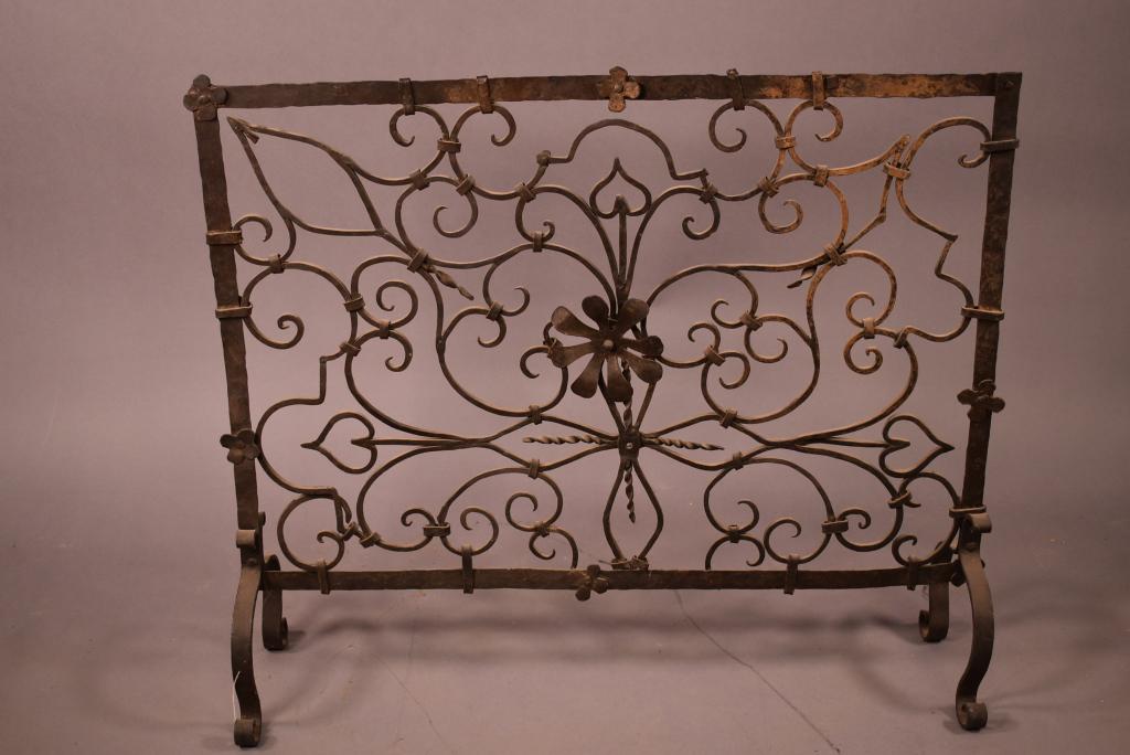 ANTIQUE HAND WROUGHT SPANISH STYLE FIRE SCREEN (1 of 2)