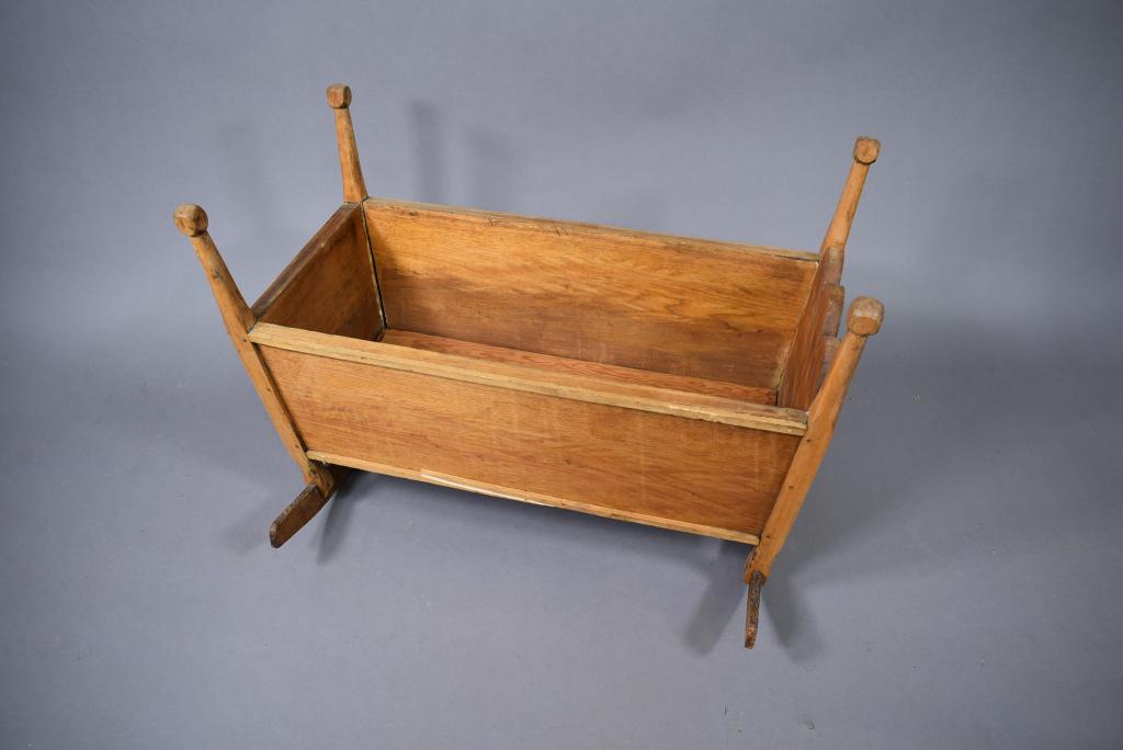 PRIMITIVE PINE ROCKING BABY CRADLE (1 of 4)
