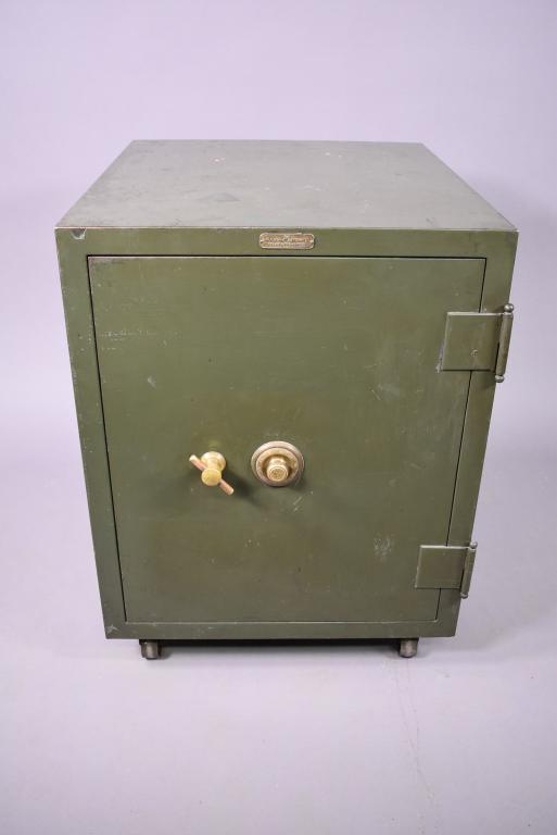 ANTIQUE FLOOR SAFE WITH COMBINATION (1 of 4)