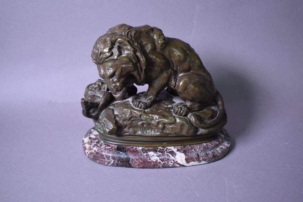 LION BRONZE ON MARBLE BASE (1 of 3)