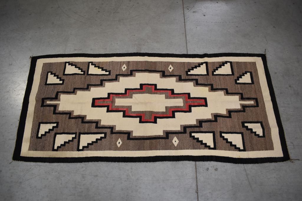 HANDMADE NAVAJO NATIVE AMERICAN RUG (1 of 5)