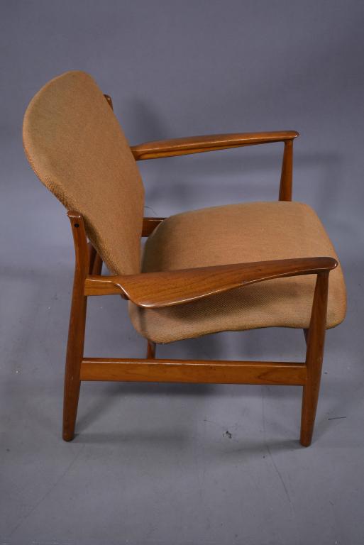 DANISH MODERN FINN JUHL LOUNGE CHAIR (1 of 4)