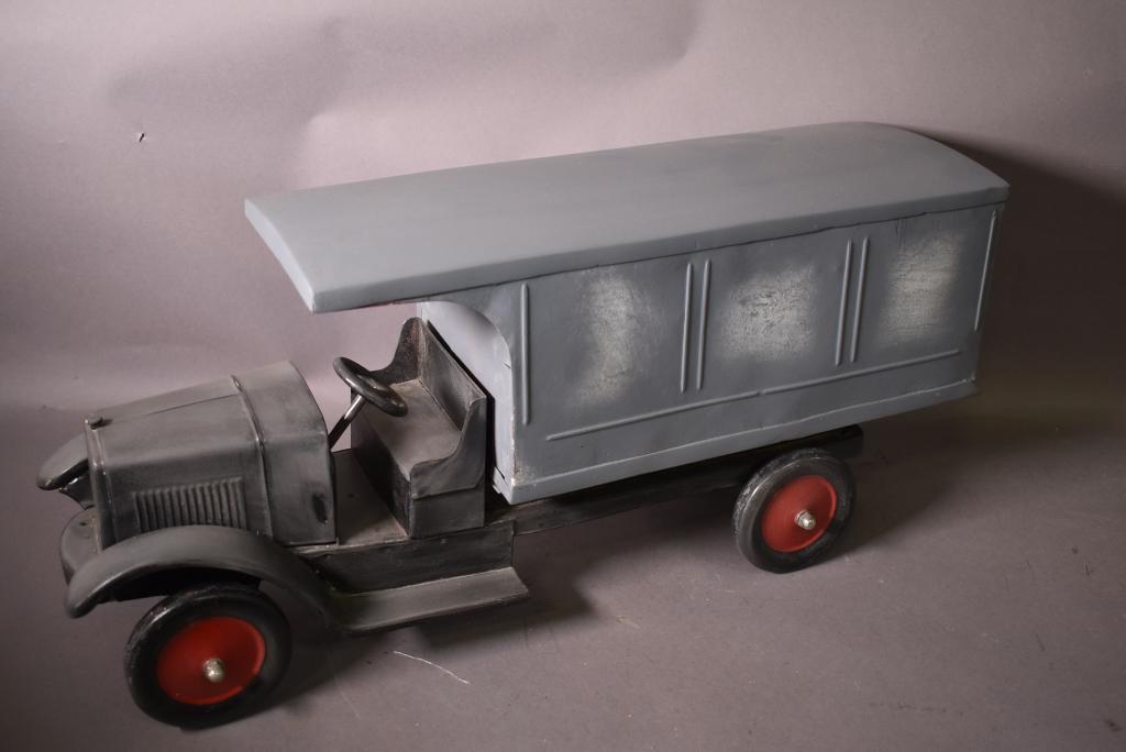 ANTIQUE PRESSED STEEL BOX TRUCK (1 of 3)