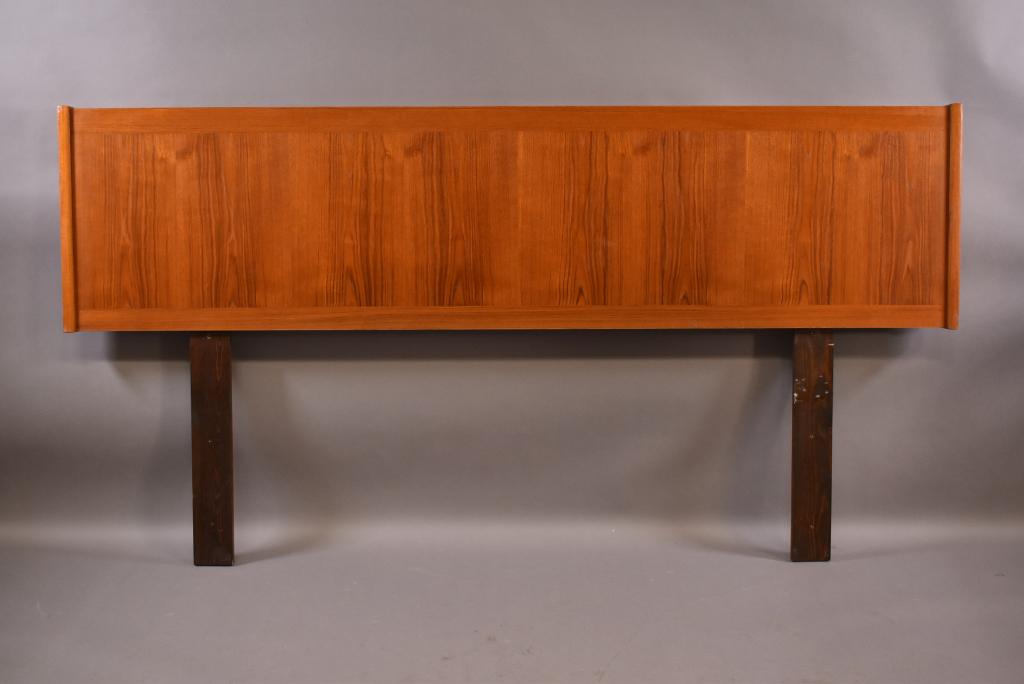DYRLUND DANISH MODERN HEADBOARD (1 of 2)