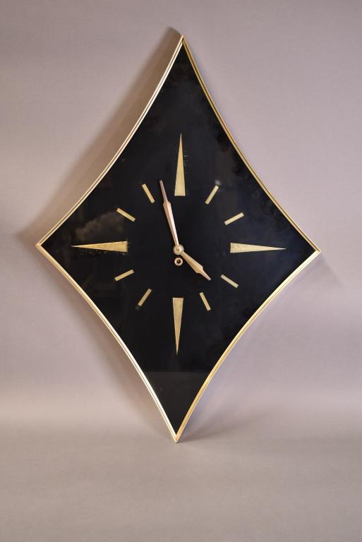 MID CENTURY MODERN WALL CLOCK (1 of 3)