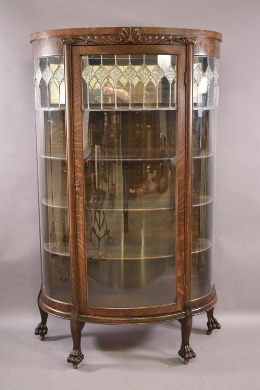 1900'S AM. OAK CHINA CABINET WITH LEADED GLASS TOP: 4 INTERIOR SHELVES -- CARVED CLAW FOOT BASE -- MINOR FINISH WEAR -- OVERALL GOOD CONDITION -- 38 1/2" x 18" x 65 1/2"