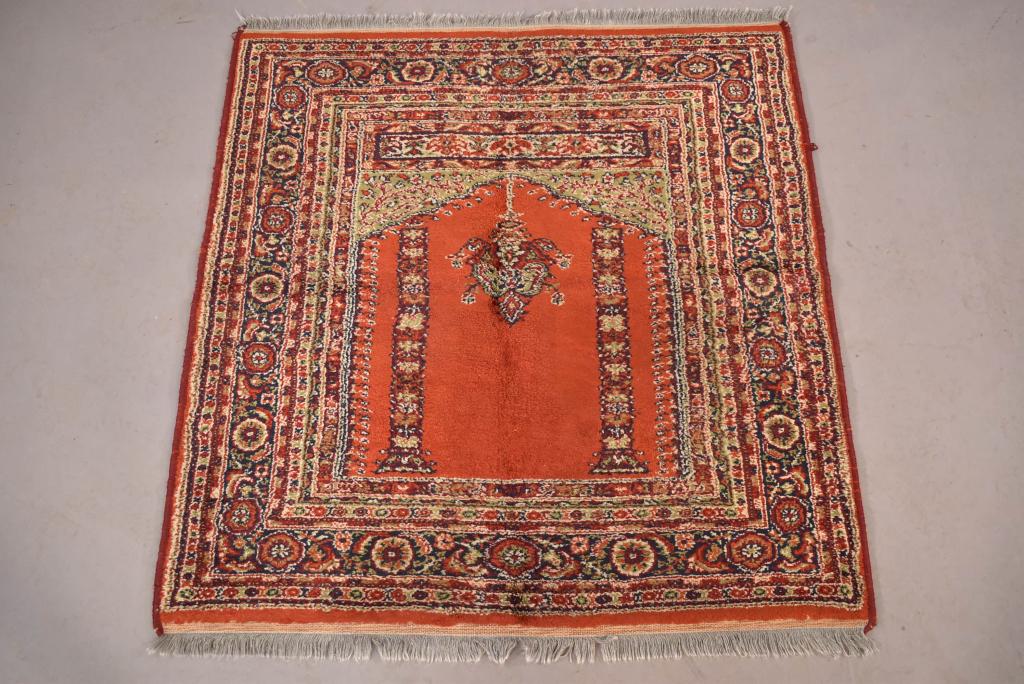 APPROX. 3'1" x 3'3" PRAYER RUG: MACHINE MADE RUG