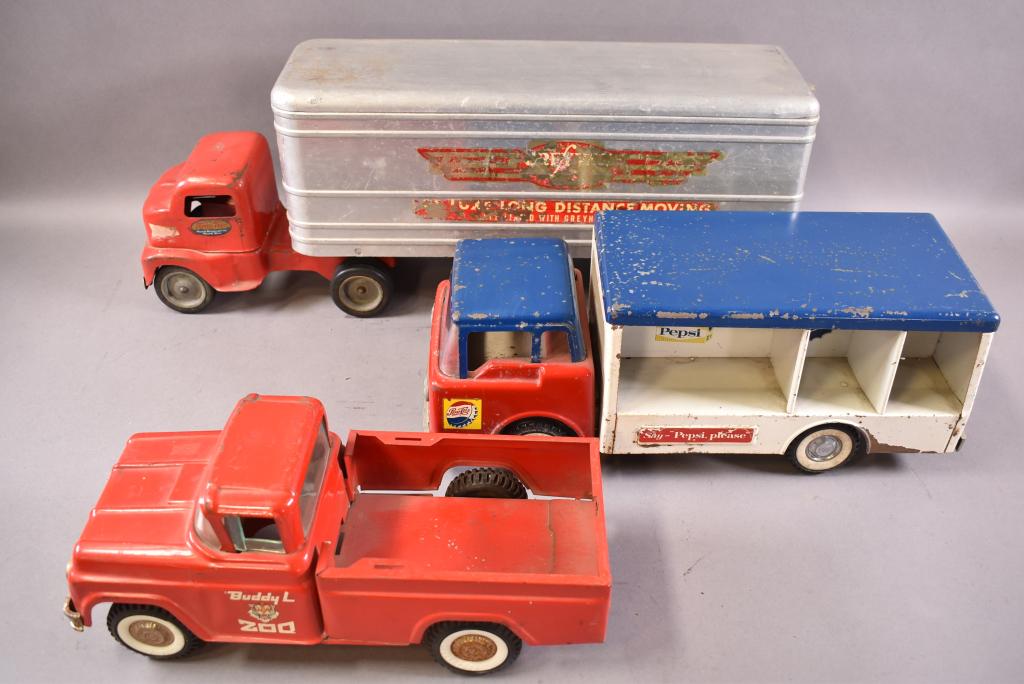 LOT OF MISC TOY TRUCKS: NYLINT PEPSI TRUCK (16 1/2" L), BUDDY L ZOO TRUCK (13" L), WYANDOTTE TRAILER, & TONKA CAB (24" L), SCRATCHES AND WEAR THROUGHOUT, PLAYED WITH CONDITION