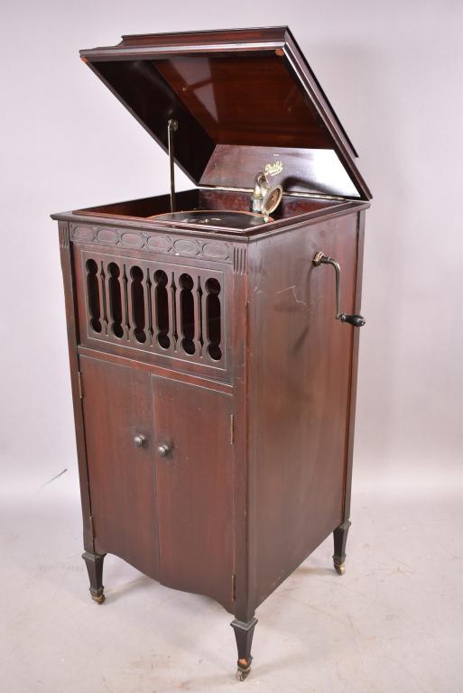 ANTIQUE PATHE MAHOGANY PHONOGRAPH: 21" x 21" 45". WITH CRANK, ROUGH FINISH, MINOR VENEER CHIPS. WORKING CONDITION