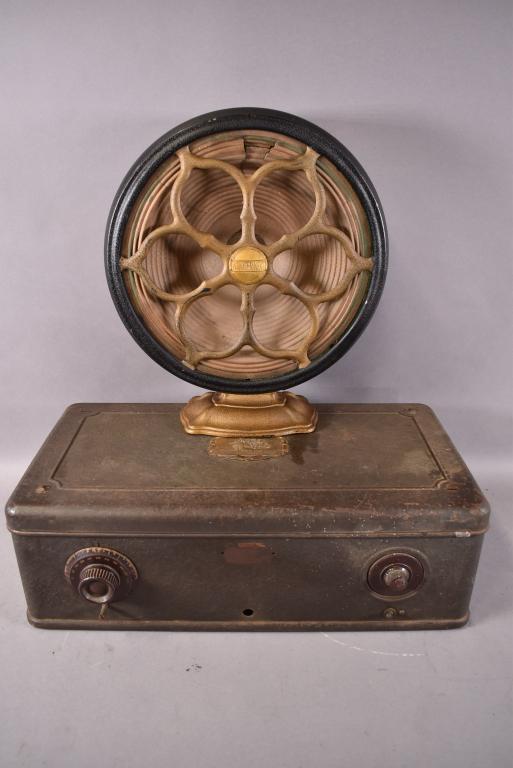 ATWATER KENT RADIO AND SPEAKER: MODEL 38. AS IS CONDITION. WEAR THROUGHOUT. ALL MECHANICS UNTESTED, WORKING CONDITION UNKNOWN, SOLD IN AS FOUND CONDITION.