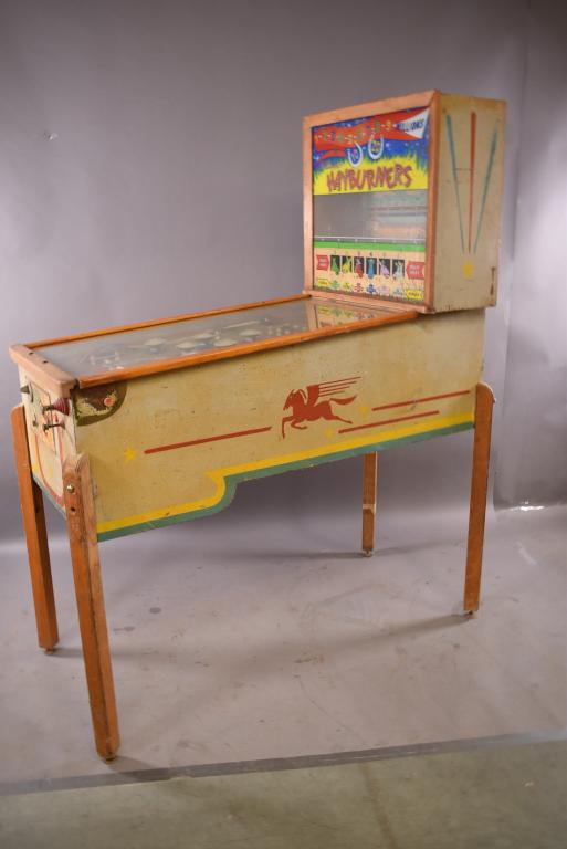 HAYBURNERS 10 CENT VINTAGE PINBALL MACHINE: 27" x 57" x 71". BY WILLIAMS MFG. ORIGINAL CONDITION, SOLD IN AS FOUND CONDITION. PAINT LOSS AND WEAR THROUGHOUT.