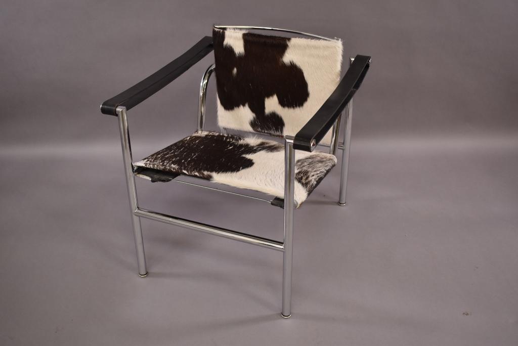 CASSINA CHROME LC/1 SLING CHAIR: WITH COWHIDE FINISH. SIGNED & NUMBERED LE CORBUSIER #5255. GOOD CONDITION. TILTING BACKREST. 25" x 23" x 24"